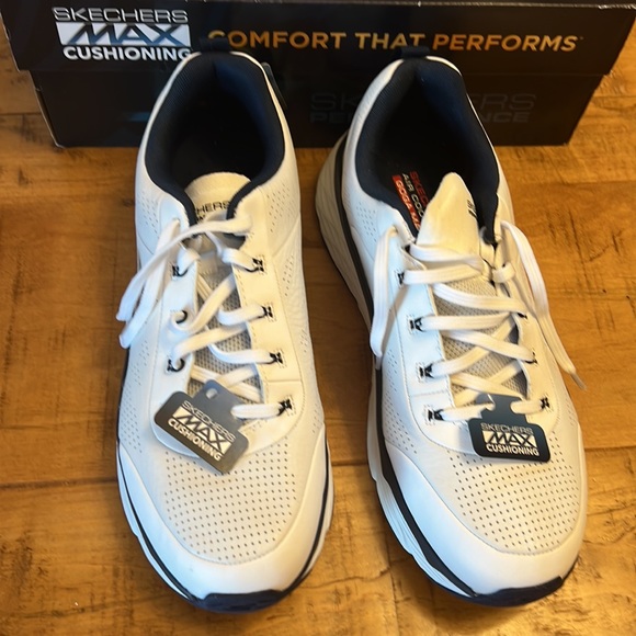 Men’s sketchers max cushion in runners size 10 new in box - Picture 2 of 3
